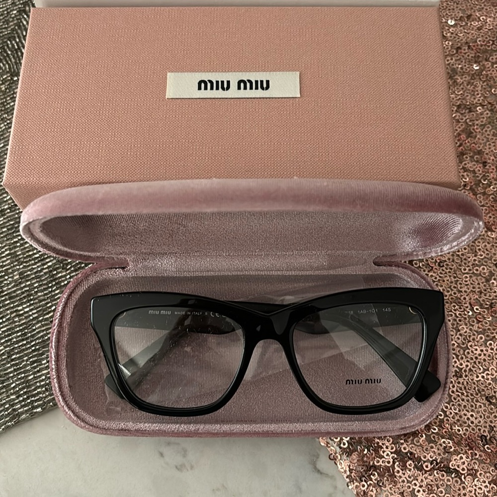 New Miu miu glasses, bought off vestiare collective. Never worn